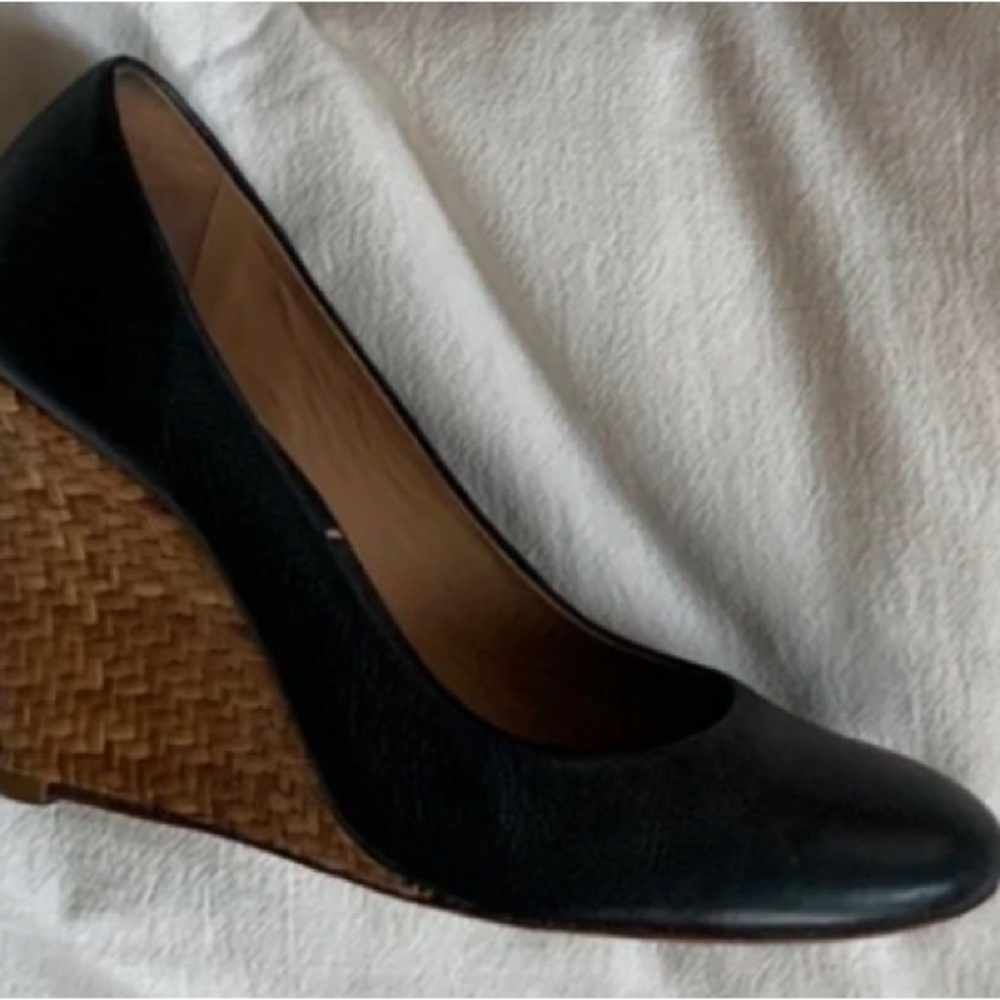BCBGMaxAzria Elegant Black Heels - Picture 4 of 5